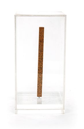 Anonimo del XX secolo ( - ) scultura colonna entro teca plexiglass Scultura...