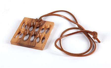 Tomonori Toyofuku (Kurume, 1925 - Fukuoka, 2019) Ciondolo 1970 Gioiello in...