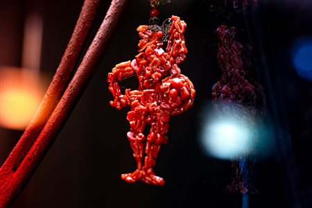 CGP-Cucinotta - Mono orecchino raffigurante pupo siciliano