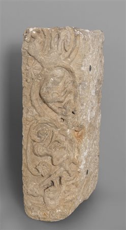 Frammento in pietra, sec.XV<br>cm.54x15x28