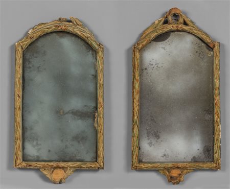 Coppia di specchierine in legno finemente 