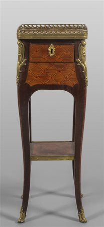 Mobiletto da appoggio lastronato ed intarsiato a 