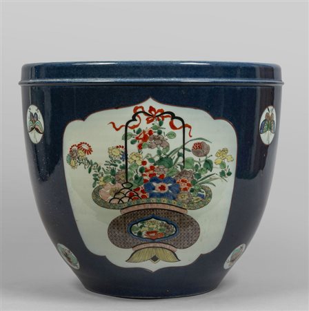 Cachepot in porcellana decorato a riserve fiorite 