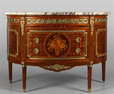 Comò a demi lune finemente lastronato ed 