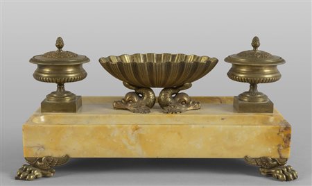 Calamaio in marmo e bronzo dorato, 