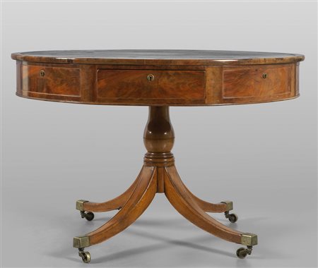 Tavolo da biblioteca di forma rotonda lastronato 