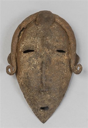 Mascherone in ferro, arte Baulè, <br>fine 