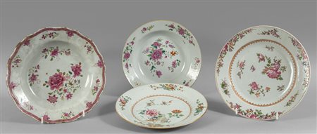 Quattro piatti in porcellana di Cina di forme e 