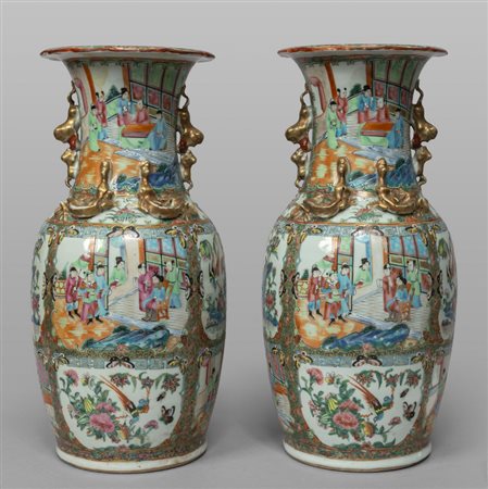 Coppia di vasi in porcellana Canton decorati in 
