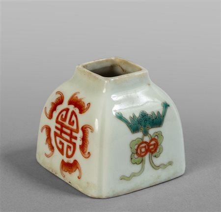 Calamaio in porcellana policroma, Cina sec.XX 