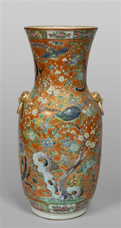 Vaso in porcellana a fondo arancione decorato con 