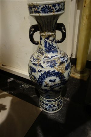 Potiche in porcellana bianca e blu decorata con 