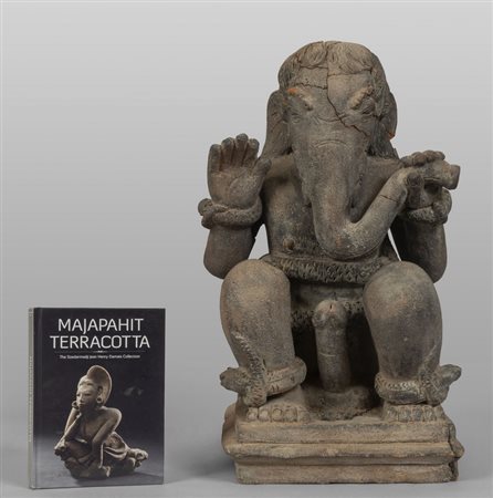 Divinità in terracotta, India sec.XVI<br>h.cm.52, 