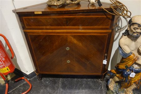 Cantonale Luigi XVI ad uno sportello con piano 