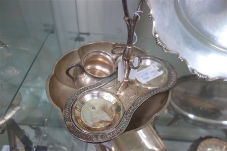 Zuccheriera in argento e altri oggetti in argento 