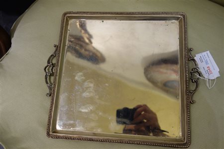 Vassoio quadrato in argento<br>cm.26x26, gr.690