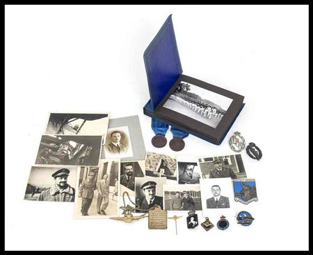 ITALIA, REGNO<br>Lotto di distintivi, medaglie e ricordi di una pilota della Regia Aeronautica