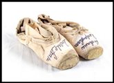 Fracci, Carla (Milano, 20 agosto 1936 – Milano, 27 maggio 2021)
Scarpe da danza autografate