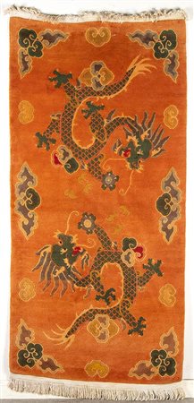 TAPPETO A FONDO ARANCIONE CON DRAGHI