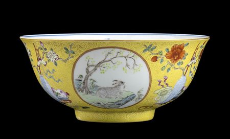 CIOTOLA IN PORCELLANA CON DECORO A SMALTI POLICROMI