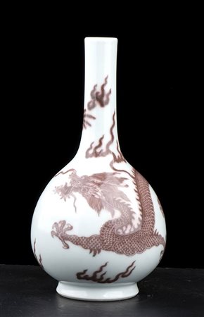 VASO A BOTTIGLIA IN PORCELLANA CON DECORO IN ROSSO DI RAME