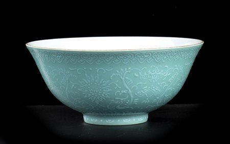 CIOTOLA IN PORCELLANA CON INVETRIATURA TURCHESE E DECORO A INGOBBIO BIANCO E ROSSO DI FERRO