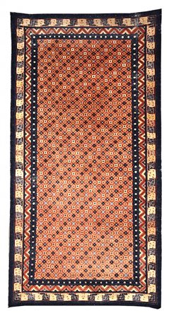 TAPPETO CON DECORO DI FIORI STILIZZATI