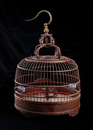 GABBIA PER UCCELLI IN BAMBÙ
CON DUE MANGIATOIE IN PORCELLANA ‘BIANCO E BLU’