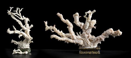 DUE SCULTURE IN CORALLO CON FIGURE