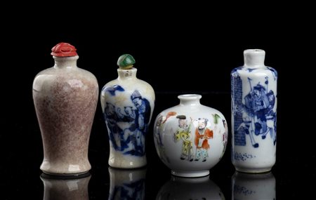 QUATTRO SNUFF BOTTLES IN PORCELLANA