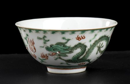 PICCOLA CIOTOLA IN PORCELLANA CON DECORO A SMALTI POLICROMI