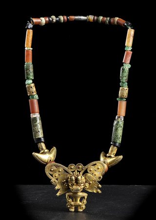 COLLANA CON PENDENTE IN ORO E BEADS IN ORO E PIETRE