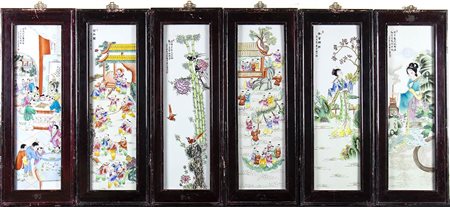 SEI PANNELLI IN PORCELLANA CON DECORO A SMALTI POLICROMI E CORNICE IN LEGNO