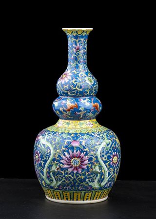 VASO A DOPPIA ZUCCA IN PORCELLANA CON DECORO A SMALTI POLICROMI