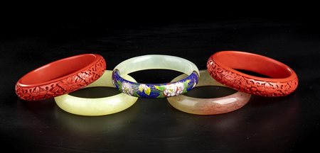 CINQUE BRACCIALI IN MATERIALI DIVERSI