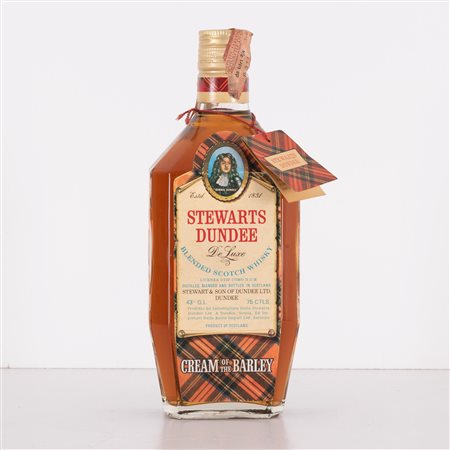  
Deluxe Blended Scotch Wiskey Stewarts and son of dundee 
 
