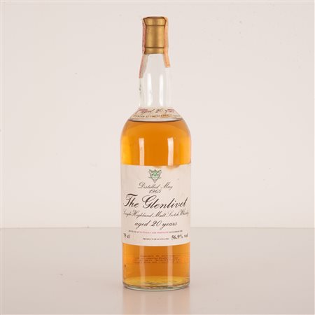  
Lotto di 1 bottiglia The Glenlivet Single Highland malt scotch whisky 20 Y.O. 1965
 