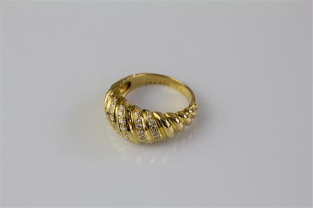 CARTIER  - Elegante anello "Cartier  godrons" in oro giallo 750/1000 con diamanti di circa 0.70 carati.