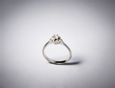  . - Anello in oro bianco 750/1000 con diamante taglio a brillante  di circa 0,20 ct. .