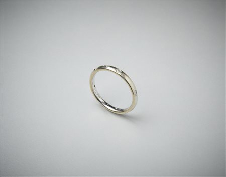  POMELLATO - Fedina Lucciole con sei punti diamanti bianchi taglio a brillante. 
Totale carati 0.20 circa. .