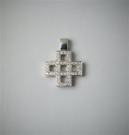  . - Croce in oro bianco 750/1000  con pavè di diamanti bianchi di 0.80 ct ca. 
.