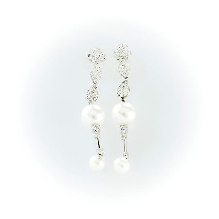 Orecchini pendenti  in oro bianco e perle