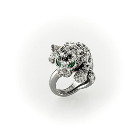 Anello Gismondi Leopardo in oro bianco brunito con diamanti bianchi, diamanti neri e smeraldi