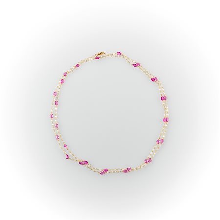 Necklace in oro rosa con diamanti taglio brillante  e zaffiri rosa taglio a goccia 
