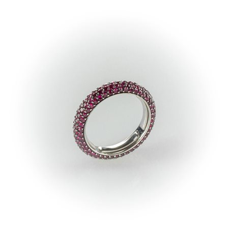 Veretta girodito multimisura Crieri realizzata in oro bianco con pavè di rubini 