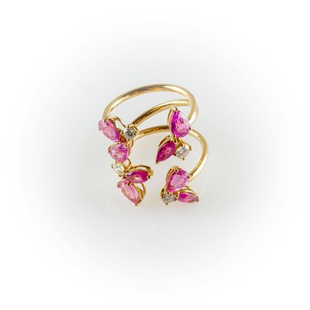 Anello in oro rosa con zaffiri rosa a goccia e navette