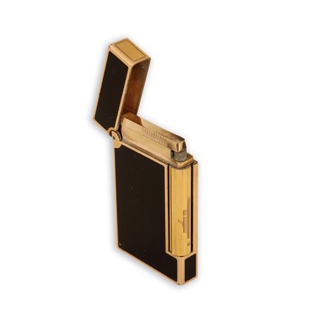 Accendino in lacca nera e oro Dupont