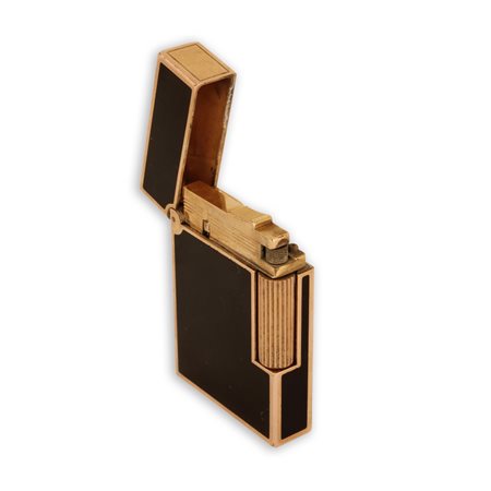 Accendino in lacca nera e oro Dupont