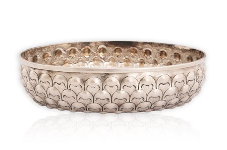 Porta bon bon in argento sbalzato