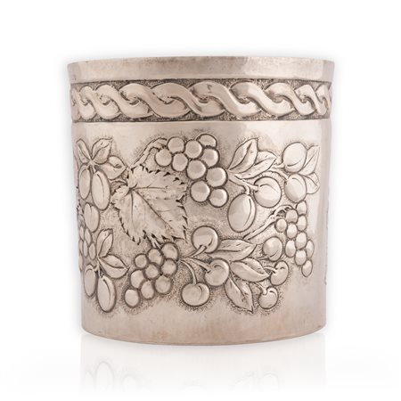 Secchiello da champagne in argento sbalzato a mano con frutta